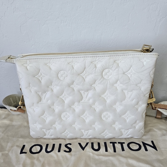 Louis Vuitton Coussin PM Cream - Picture 3 of 17